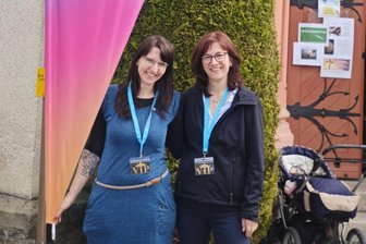 Gottesdienst mal anders: Gemeinde aus dem Erzgebirge etabliert neues Format - Die Initiatorinnen der Kirche Kunterbunt in der Kirchgemeinde Großrückerswalde und Mauersberg: Tabea Schönfelder und Sandra Mauersberger.