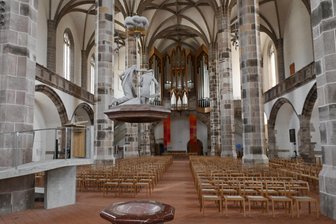 Gottesdienste zu Ostern im Erzgebirge: Die wichtigsten Termine im Überblick - Blick in die St.-Wolfgangskirche in Schneeberg.
