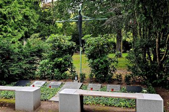 Grabkreuz von Priestergrab in Sachsen gestohlen: Kirche bittet die Bevölkerung um Hilfe - Unersetzbar: Das in Leipzig gestohlene Grabkreuz stammt von Friedrich Press, der als einer der bedeutendsten Gestalter von Kirchenkunst des 20. Jahrhunderts gilt.