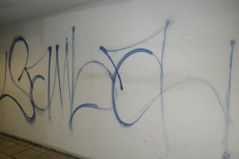 Graffiti im Personentunnel - Zeugen gesucht - Graffiti im Personentunnel des Bahnhaltepunkts Chemnitz-Siegmar.