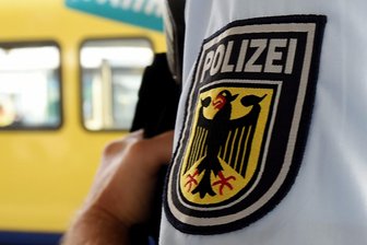 Graffiti-Sprüher greift Polizisten an -