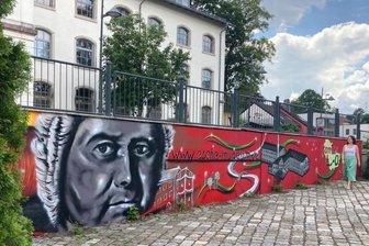 Graffiti weist auf Museum hin -