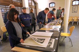Grafikmarkt in der Gersdorfer Hessenmühle: Findet Kunst noch Käufer? - Mit mehreren Dutzend Besuchern war der Grafikmarkt des Fördervereins Tetzner-Museum besser besucht als im Vorjahr.