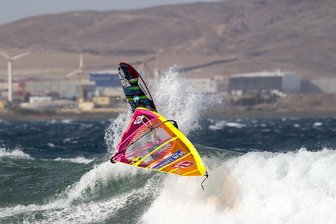 Gran Canaria: Urlaub auf der Ozean-Welle - Wer in Pozo Izquierdo auf das Brett steigt, sollte fahren können. In dem Ort an der Ostküste finden auch regelmäßig Weltcups im Windsurfen statt.