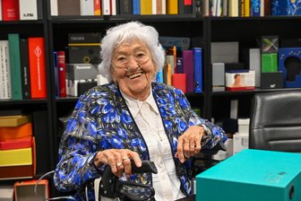 Grande Dame der feinen Schachteln wird 90: Die aufregende Geschichte eines Familienunternehmens - Käte Lindner wird 90 Jahre alt. Sie rettete das Familienunternehmen.