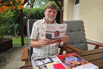 Grauer Star: Werdauer haben mit Spenden im Vorjahr 1007 Augenoperationen ermöglicht - Michael Porsch und seine Ehefrau Birgit unterstützen schon seit Jahren die Christoffel-Blindenmission mit Geldspenden. „Uns geht es doch gut“, begründet der Werdauer sein Engagement.