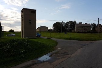 Greifendorf: Radlerin stirbt nach Sturz - Am Nachmittag war die Polizei noch im Rossauer Ortsteil Greifendorf am Unfallort. Foto: Franziska Pester