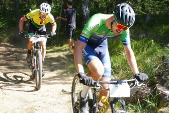 Greifenstein-Bike-Marathon: Enduro-Star steigt kurz vor der WM in einen anderen Sattel - Lukas Schuster (vorn) und Fabian Eisold lieferten ich auf den letzten Metern der Kurzdistanz (23 km) ein packendes Sprintduell, in dem Eisold am Ende die Nase vorn hatte.
