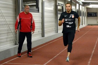 Grenzen existieren nur im Kopf: Vogtländisches Leichtathletik-Duo gibt einfach alles - Geht nicht gibt’s nicht: Yannick Schmalfuß (rechts) und sein Trainer Werner Fuchs vom Treuener LV haben als Einheit schon starke Erfolge verbucht – und das in ziemlich kurzer Zeit.
