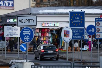 Grenzkontrolle im Erzgebirge: Bundespolizei erwischt Jugendliche mit illegalen Feuerwerkskörpern - Die Kontrolle erfolgte am Grenzübergang zwischen Bärenstein und Vejprty (Weipert).