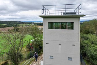 Grenzturm Heinersgrün: Wann über Pfingsten geöffnet ist - Der sanierte Grenzturm Heinersgrün, einst Teil des Todesstreifens an der innerdeutschen Grenze ist am langen Pfingstwochenende an einem Tag für Besucher geöffnet. Es gibt Führungen.