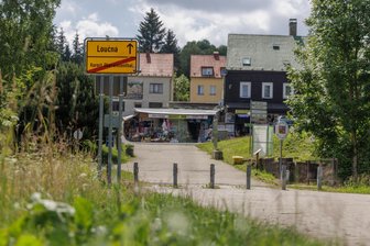 Grenzüberschreitende Wanderung im Erzgebirge - Treffpunkt für die Tour ist der Grenzübergang von Oberwiesenthal nach Loučná.