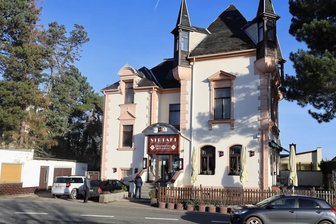Griechisches Restaurant „Sirtaki“ in Crimmitschau macht zu: Warum Eishockey-Fans die Schließung bedauern - Das griechische Restaurant „Sirtaki“ war auch bei Eishockey-Fans beliebt.