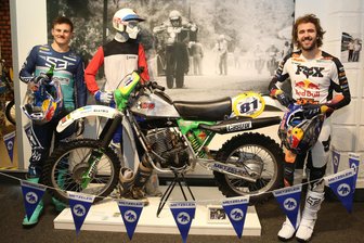 Grießbacher Getzenpfanne ist angeheizt für die FIM-Hard-Enduro-Weltmeisterschaft - Manuel Lettenbichler (rechts) aus Bayern und der Brite Billy Bolt, hier bei einem Besuch im Deutschen Enduro-Museum in Zschopau, sind in Grießbach die heißesten Anwärter auf den Sieg.
