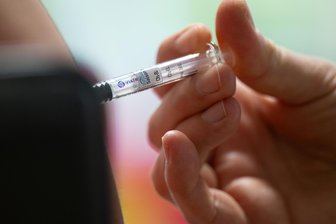Grippe in Mittelsachsen: Auch Apotheken spüren Nachfrage nach der Impfung - Zwischen Mitte Oktober und Ende November wird zur Grippeschutzimpfung geraten.