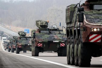 Größte Nato-Übung seit dem Ende des Kalten Krieges startet: Das passiert in Sachsen - Auch gepanzerte Transport-Kraftfahrzeuge vom Typ GTK Boxer der Bundeswehr sind an der Übung „Quadriga“ beteiligt. Diesen Freitag werden sie deshalb auch in Sachsen unterwegs sein.
