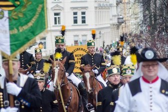 Größter Bergaufzug zieht durch Freiberg -