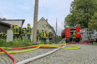 Großalarm für Feuerwehr: Brand in Wohnhaus - In Oelsnitz ist am Mittwoch in einer Küche ein Feuer ausgebrochen.