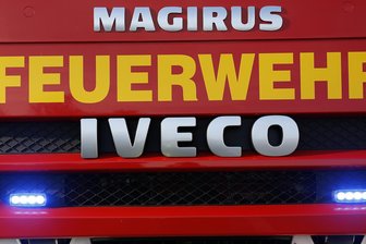 Großaufgebot an Feuerwehren rückt zum Klinikum in Annaberg-Buchholz aus - Ein Großaufgebot an Feuerwehren ist am Freitagmittag zum Klinikum in Annaberg-Buchholz ausgerückt.