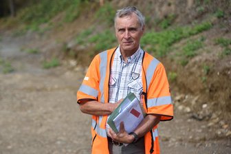 Großbaustelle B 92 im Vogtland: Umleitung bedeutet 24 Kilometer mehr - Frank Petzoldt, Leiter der Niederlassung Plauen des Landesamtes für Straßenbau und Verkehr in Plauen, hat am Donnerstag die im Sommer stattfindenden Bauarbeiten an der B 92 vor Bad Brambach vorgestellt.