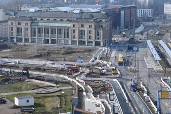 Großbaustelle im Zentrum von Chemnitz: Ende weiter unklar - Autofahrer brauchen Geduld - Die Zschopauer Straße ist zwischen der Moritzstraße und der Einmündung Bahnhofstraße eine Großbaustelle. Wann genau die Arbeiten beendet werden, ist derzeit unklar. Doch die Stadtverwaltung hat für die Fertigstellung ein Ziel ausgegeben.