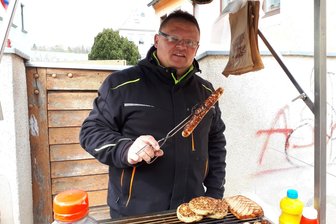 Großbaustelle in Werdau als Bewährungsprobe: „Noch so ein Jahr überleben wir nicht“ - „Rostermaa“ René Keller plant, nach Beendigung der Bauarbeiten auf der August-Bebel-Straße in Werdau an seinen angestammten Platz am Marktausgang zurückzukehren.