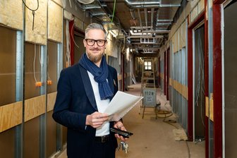 Großbaustelle Klinikum Mittweida: Wann ist der nächste Schritt geschafft? - David Ksoll, Technischer Leiter im Krankenhaus Mittweida, auf der neuen gynäkologisch-geburtshilflichen Station, die im Pflegebau 3 entsteht.