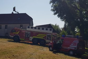 Großbrand in Arnsgrün: Was die Polizei zur Brandursache sagt - Beim Großbrand in Arnsgrün am 20. Juni waren mehr als 70 Feuerwehrleute im Einsatz.
