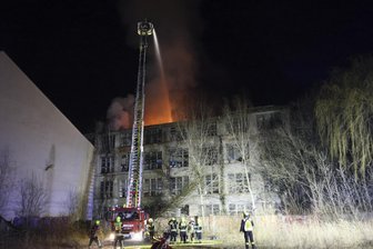 Großbrand in ehemaligen Wanderer-Werken Chemnitz: Über 60 Einsatzkräfte beteiligt - Das Feuer in den Wanderer-Werken war in der Nacht ausgebrochen.
