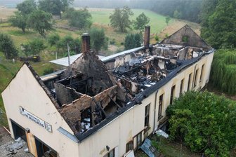 Großbrand in Kriebstein: Ehemaliger Gasthof brennt in Ehrenberg komplett aus - Der ehemalige Gasthof „Am Mühlenberg“ ist komplett ausgebrannt.