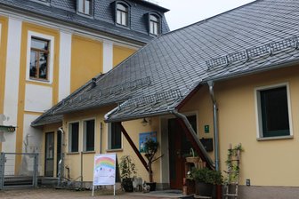 Große Aufregung im Schloss Leubnitz: Muss die Kultur Platz für den Kindergarten machen? - Der Kindergarten in Leubnitz hat bereits Räume im Schloss, doch es herrscht Platzmangel in der Kindereinrichtung.