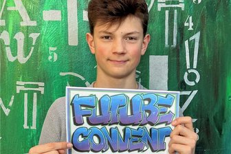 Große Ausbildungsmesse in Eibenstock - Nikolas Fenzl (Klasse 8b) hat das Logo future convent für die Ausbildungsmesse entworfen und gesprayt. 