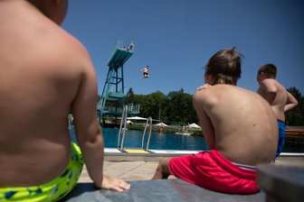 Große Auswahl: So sind die Plauener Bäder jetzt geöffnet - Im Freibad Haselbrunn kann ab sofort wieder der Sommer genossen werden.