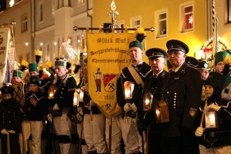 Große Bergparade beschließt Schwarzenberger Weihnachtsmarkt -