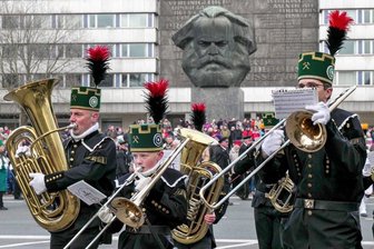 Große Bergparade in Chemnitz: Diese Straßen sind am Samstag gesperrt - Nach zwei Jahren Pandemiepause findet am Samstag in Chemnitz die traditionelle Bergparade wieder statt.