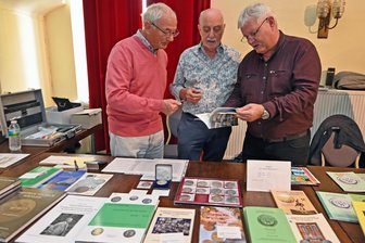 Große Börse in Freiberg: Zum 87. Mal werden in der Silberstadt Münzen, Briefmarken und Ansichtskarten gehandelt - Wolf-Dieter Jentzsch, Helmut Herholz und Dr. Lothar Schumacher (v.l.) zum Treffen 2024.