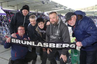 Große Fete zum 40. Geburtstag: Warum einer der ältesten Fanclubs von Erzgebirge Aue trotzdem ein Auslaufmodell ist - Der Aue-Fanclub Brünlasberg – im Bild der harte Kern – feiert am Wochenende sein 40-jähriges Bestehen. Im Nexus-Club werden zur großen Party auch Überraschungsgäste erwartet.