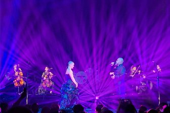 Große Hits im klassischen Gewand: Hamburger Dark-Rock-Band Mono Inc. begeistert Publikum in Bad Elster - Die Hamburger Dark-Rock-Band Mono Inc. interpretiert diese Saison große Hits im klassischen Gewand - auf einer speziellen Symphonic-Tour in besonderen Locations.