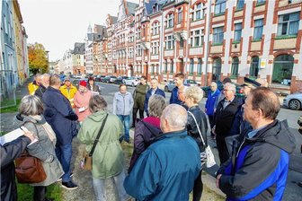 Große Pläne für Plauener Ostvorstadt: Jetzt sind die Einwohner gefragt - 2021 war die Stadtverwaltung in der Ostvorstadt zur Stadtteilbegehung unterwegs. Nun haben die Einwohner erneut das Wort.