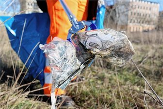 Große Putzaktion in Reinsdorf - Müllzangen werden bei Putzaktionen im Freien eingesetzt. In Reinsdorf steht der 22. Frühjahrsputz an. 
