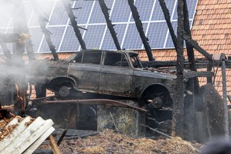 Große Spendenbereitschaft nach Scheunenbrand in Gersdorf - Die in der Scheune untergestellt Technik wurde durch den Brand komplett vernichtet.