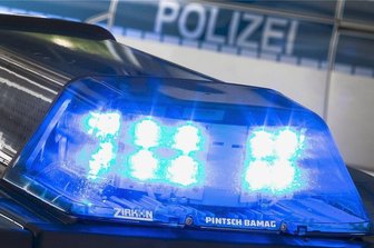 Große Suchaktion in Antonshöhe: Rettungshundestaffel findet leblose Seniorin - Die Suche nach einer in Antonshöhe vermissten Seniorin fand ein trauriges Ende. 