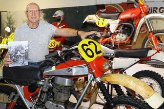 Große Überraschung zum 80. Geburtstag - Reiner Praß ist stolz, dass die von ihm gebaute ESO als Leihgabe des neuen Eigentümers das Deutsche Enduro-Museum bereichert. 