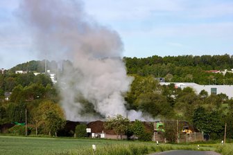 Große weiße Wolken in Lichtenstein rufen frühmorgens Feuerwehren auf den Plan - Weithin sichtbarer, vermeintlicher Rauch löste in Lichtenstein einen Feuerwehreinsatz aus.