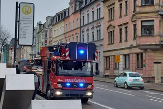 Großeinsatz der Feuerwehr am Medienzentrum Mittweida - Auch die Drehleiter der Feuerwehr ist zum Einsatz am Medienzentrum gerufen worden.