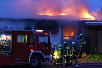 Großeinsatz der Feuerwehr - Brand in Tischlerei in Langenchursdorf - In einer Tischlerei in Langenchursdorf hat es am Freitagmorgen gebrannt.