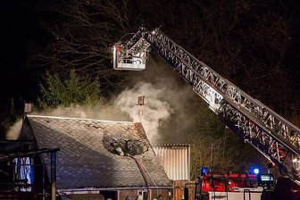 Großeinsatz der Feuerwehr nach Brand in Heuschuppen -