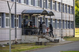 Großeinsatz der Polizei: Streit in Erstaufnahmeeinrichtung Schneeberg eskaliert - Die Polizei musste mit einer speziellen Truppe am Samstag in die Erstaufnahmeeinrichtung Schneeberg einrücken.