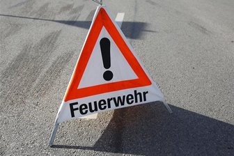 Großeinsatz in Döbeln: Übelriechende Flüssigkeit in Briefkasten gekippt - Häuser evakuiert -