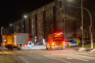 Großeinsatz in Freiberg: Feuerwehr rückt nachts zur Karl-Kegel-Straße aus - Großeinsatz am Sonntag gegen 22.35 Uhr auf der Karl-Kegel-Straße in Freiberg – Fehlalarm.